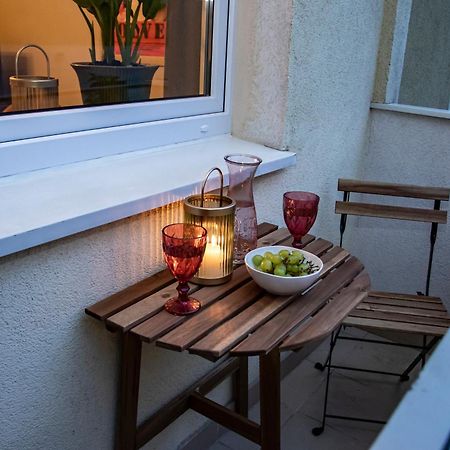 Apartament Przy Metrze Wierzbno Z Nuta Vintage วอร์ซอ ภายนอก รูปภาพ